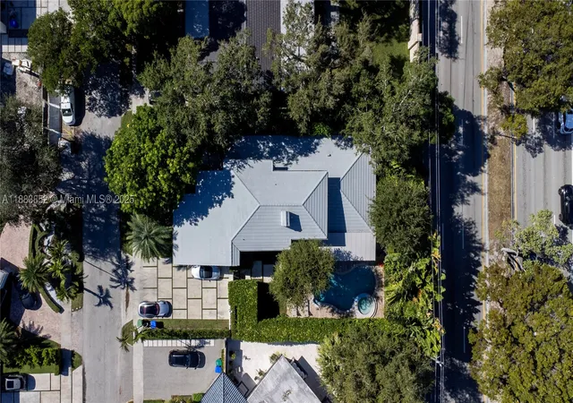 Homes for sale in Miami, FL | 79 W Shore Dr W, Miami, FL 33133 | MLS# A11883852