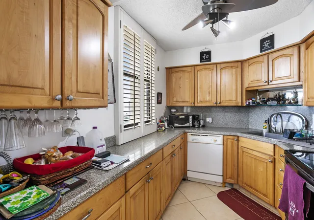 Homes for sale in North Palm Beach, FL | 136 Lakeshore Dr #1010, North Palm Beach, FL 33408 | MLS# R11137774