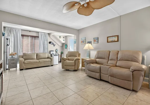 Homes for sale in Pompano Beach, FL | 3201 Se 12Th St, Pompano Beach, FL 33062
