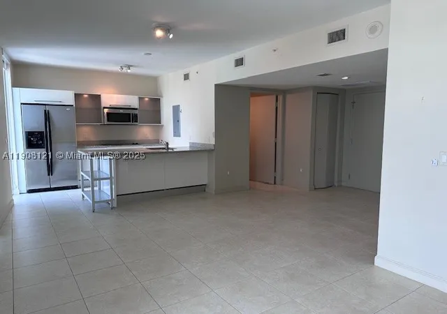 Photo 3 of Condo for sale at 185 Sw 7th St #2300, Miami, FL 33130 | MLS# A11908121 | Listing updated on 2026-10-08