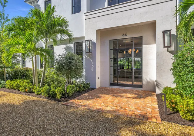 Homes for sale in Jupiter Island, FL | 44 S Beach Rd, Jupiter Island, FL 33455 | MLS# R11138037