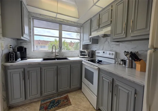 2nd image of 4047 Nw 16th St #302, Fort Lauderdale, FL 33313 | MLS# F10535359