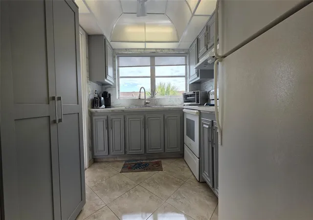 3rd image of 4047 Nw 16Th St #302, Fort Lauderdale, FL 33313 | MLS# F10535359