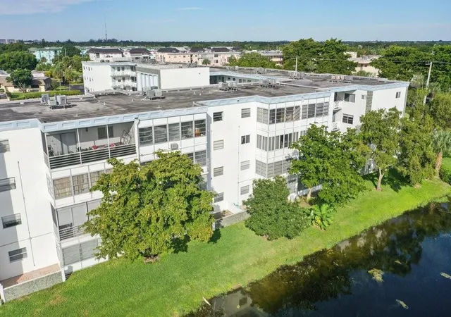 2nd image of 4090 Nw 42Nd Ave, Lauderdale Lakes, FL 33319