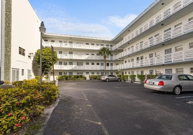 2nd image of 4090 Nw 42nd Ave #309, Lauderdale Lakes, FL 33319 | MLS# F10535318