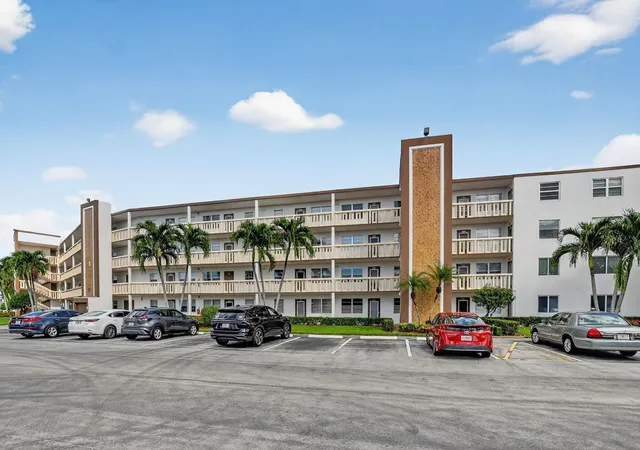 Homes for sale in Boca Raton, FL | 3025 Guildford B, Boca Raton, FL 33434