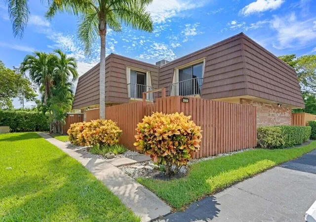 19th image of 3960 August Dr, Lake Worth, FL 33461 | MLS# R11138703