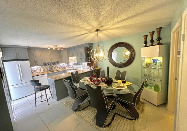 4th image of 3960 August Dr, Lake Worth, FL 33461 | MLS# R11138703