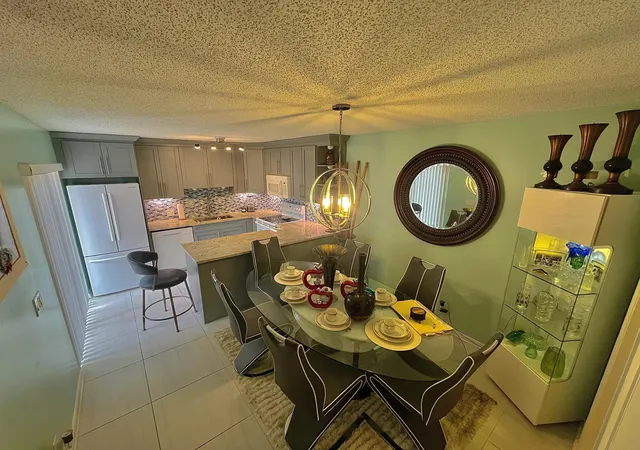 5th image of 3960 August Dr, Lake Worth, FL 33461 | MLS# R11138703