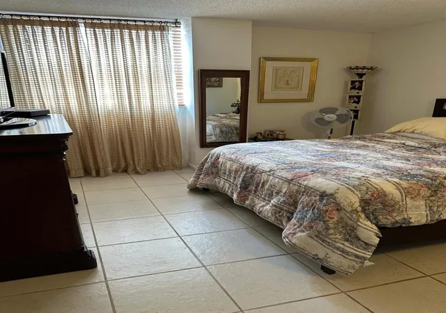 5th image of 2821 Ne N Miami Bch Blvd, North Miami Beach, FL 33160