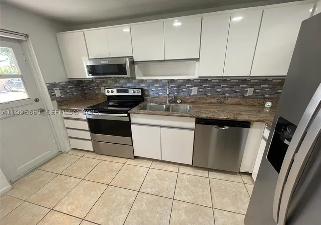 Listing Photo 1 - Condo for sale in building located at 4500 N Federal Hwy, Lighthouse Point, FL 33064 - Unit #102A