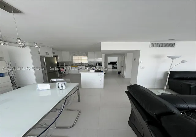 Listing Photo 1 - Condo for sale in building located at 1501 Arthur St, Hollywood, FL 33020 - Unit #10