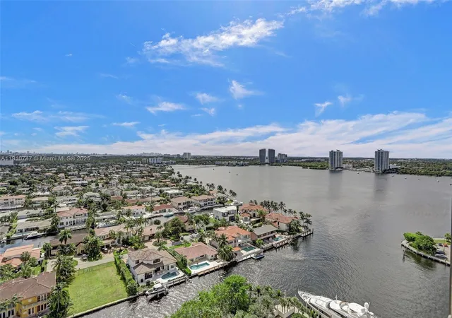 2nd image of 1000 E Island Blvd, Aventura, FL 33160