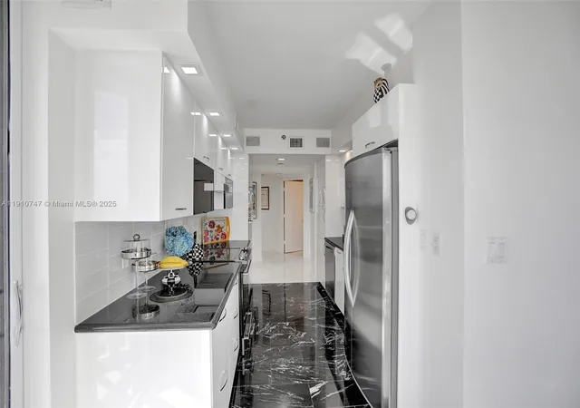 2nd image of 1000 E Island Blvd #2103, Aventura, FL 33160 | MLS# A11910747