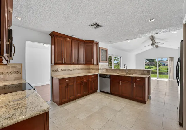 Homes for sale in Deerfield Beach, FL | 1273 Sw 25Th Ave, Deerfield Beach, FL 33442 | MLS# R11139188