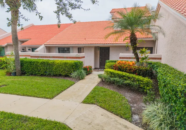 Homes for sale in Port St Lucie, FL | 3512 Se Sandpiper Cir, Port St Lucie, FL 34952 | MLS# R11139463