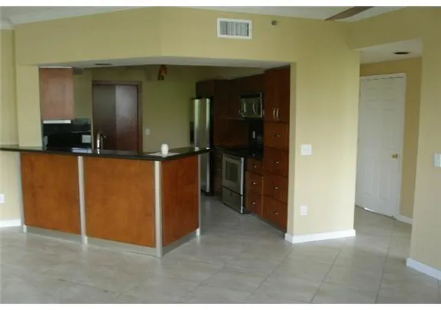4th image of 3215 Ne 184Th St #14403, North Miami Beach, FL 33160 | MLS# F10534392