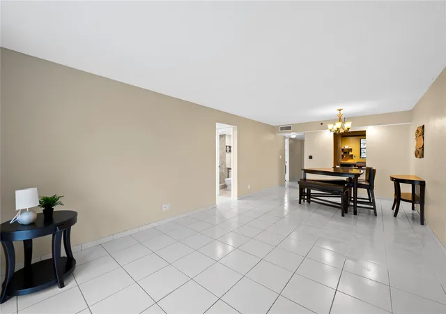 5th image of 3300 W Rolling Hills Cir #610, Davie, FL 33328 | MLS# F10536156
