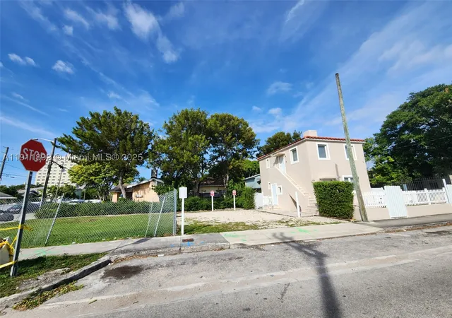 Photo 2 of House for sale at 243 Sw 10Th Ave, Miami, FL 33130 | MLS# A11911892 | Listing updated on 2026-07-24