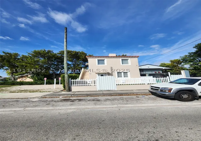 Photo 3 of House for sale at 243 Sw 10Th Ave, Miami, FL 33130 | MLS# A11911892 | Listing updated on 2026-07-24