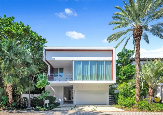 Photo 3 of Sale Pending at 7830 Atlantic Way, Miami Beach, FL 33141 | MLS# A11907507 | Listing updated on 2026-09-26