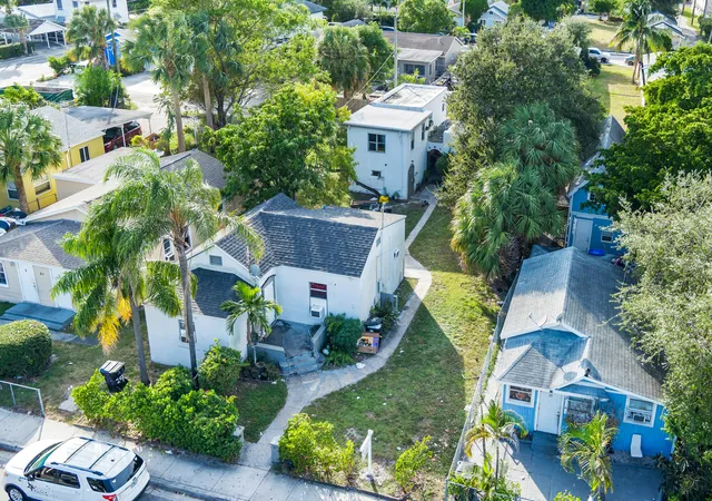 1st image of 19 S E St, Lake Worth Beach, FL 33460 | MLS# R11139720