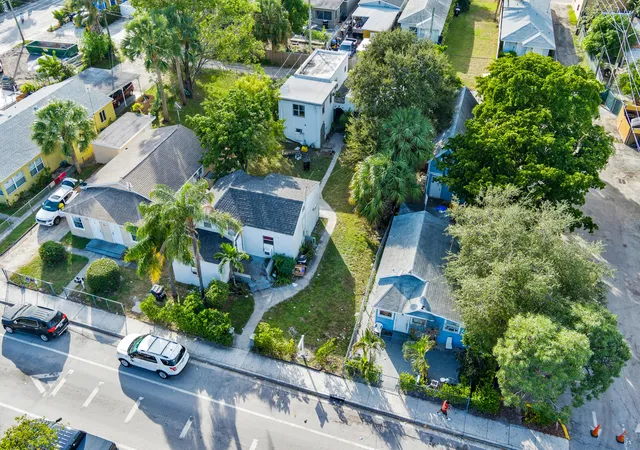 2nd image of 19 S E St, Lake Worth Beach, FL 33460 | MLS# R11139720