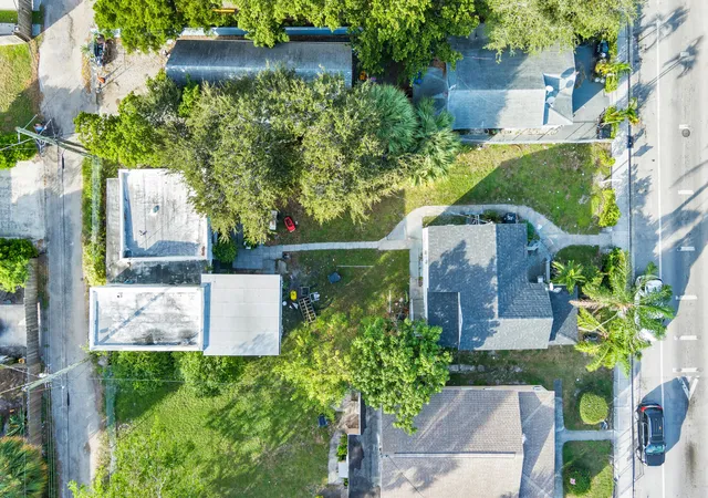 3rd image of 19 S E St, Lake Worth Beach, FL 33460 | MLS# R11139720