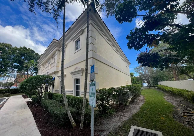 3rd image of 12010 Us Hwy 1, North Palm Beach, FL 33408 | MLS# R11139851