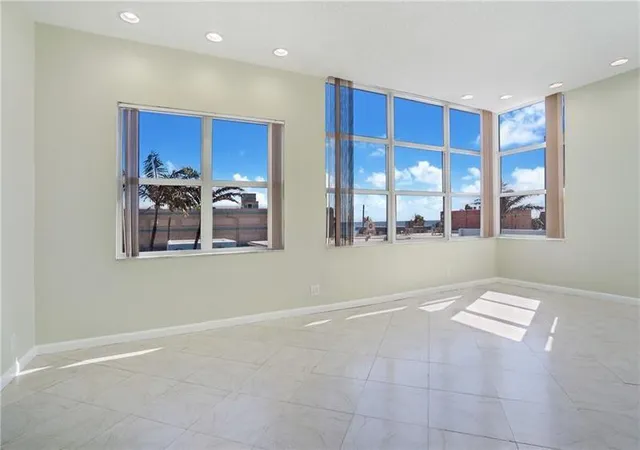 Homes for sale in Hollywood, FL | 326 Harrison St #302a, Hollywood, FL 33019 | MLS# F10535896