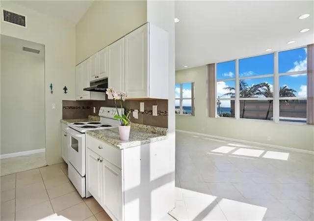 Homes for sale in Hollywood, FL | 326 Harrison St #302a, Hollywood, FL 33019 | MLS# F10535896