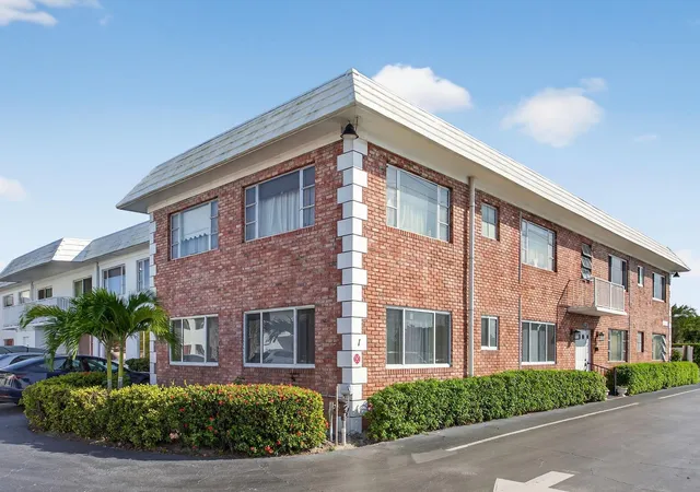 Homes for sale in Pompano Beach, FL | 418 S Cypress Rd #110, Pompano Beach, FL 33060 | MLS# F10536262
