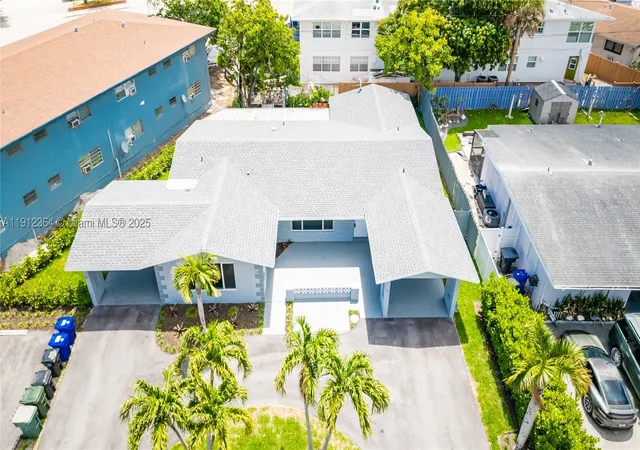 Photo 4 of House for sale at 1750 Ne 52Nd St, Oakland Park, FL 33334 | MLS# A11912364 | Listing updated on 2026-08-13