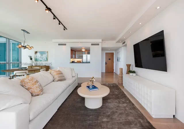 Photo 3 of Condo for sale at 101 20Th St #3006, Miami Beach, FL 33139 | MLS# A11912818 | Listing updated on 2026-01-16
