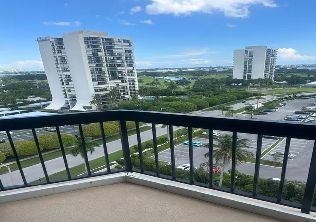 Homes for sale in West Palm Beach, FL | 2425 Presidential Way, West Palm Beach, FL 33401 | Houzeo