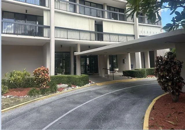 Homes for sale in West Palm Beach, FL | 2425 Presidential Wy #1203, West Palm Beach, FL 33401 | MLS# R11140220
