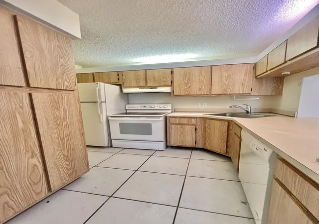 3rd image of 1111 Grn Pine Blvd, West Palm Beach, FL 33409