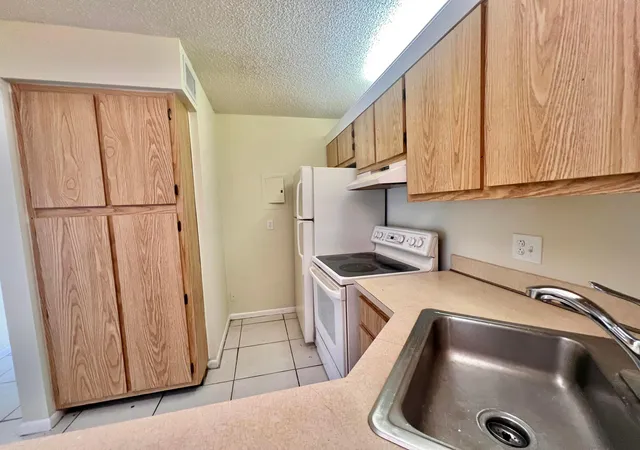 4th image of 1111 Grn Pine Blvd, West Palm Beach, FL 33409