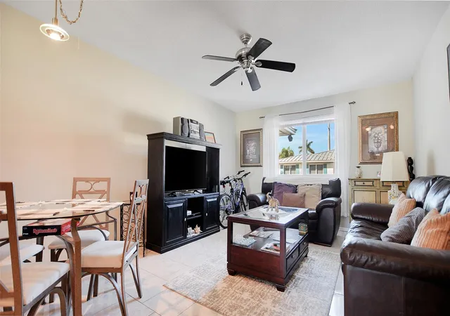 2nd image of 6263 Ne 19th Ave #923, Fort Lauderdale, FL 33308 | MLS# F10535080
