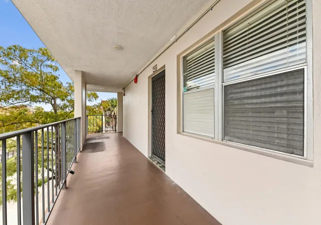 Homes for sale in Lauderdale Lakes, FL | 2650 Nw 49th Avenue, Lauderdale Lakes, FL 33313 | Houzeo
