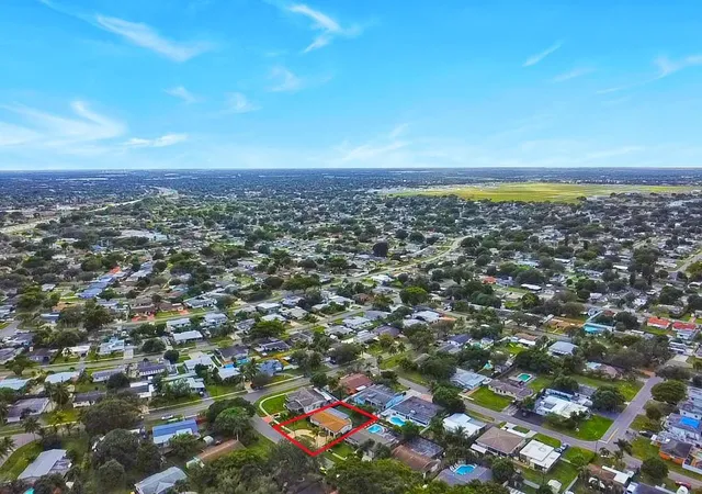 35th image of 300 Sw 65th Wy, Pembroke Pines, FL 33023 | MLS# F10537112