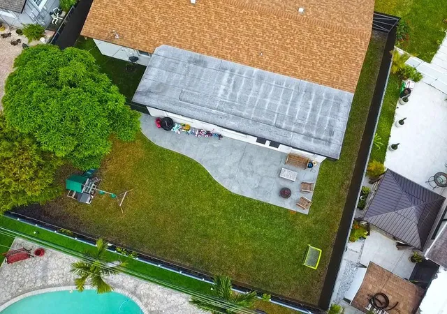 3rd image of 300 Sw 65Th Wy, Pembroke Pines, FL 33023 | MLS# F10537112