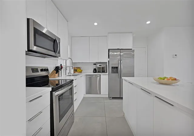 5th image of 300 Sw 65Th Wy, Pembroke Pines, FL 33023 | MLS# F10537112