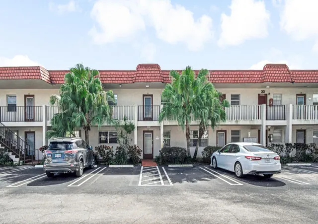 Homes for sale in Delray Beach, FL | 33 Abbey Ln, Delray Beach, FL 33446