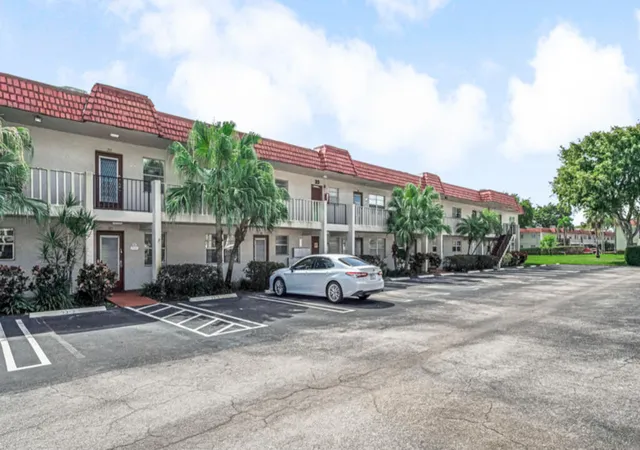 Homes for sale in Delray Beach, FL | 33 Abbey Ln, Delray Beach, FL 33446