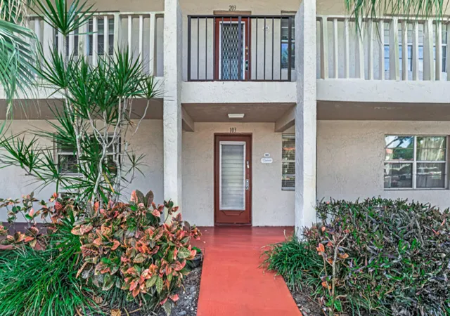Homes for sale in Delray Beach, FL | 33 Abbey Ln, Delray Beach, FL 33446