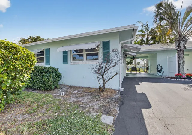 2nd image of 634 Hummingbird Ln, Delray Beach, FL 33445 | MLS# R11141130