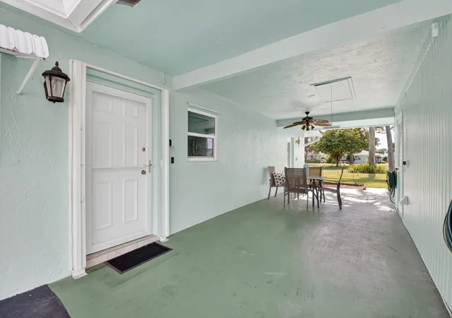 3rd image of 634 Hummingbird Ln, Delray Beach, FL 33445 | MLS# R11141130