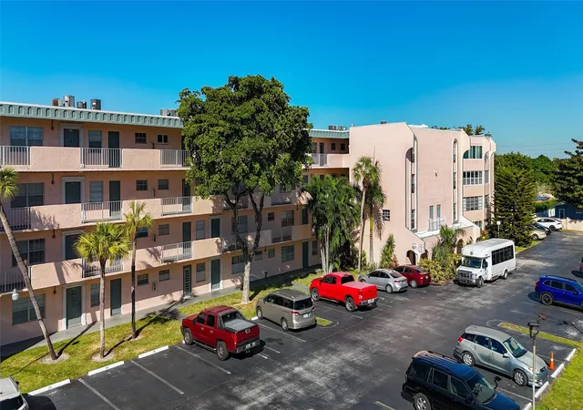 Homes for sale in Lauderdale Lakes, FL | 4211 Nw 41St St, Lauderdale Lakes, FL 33319