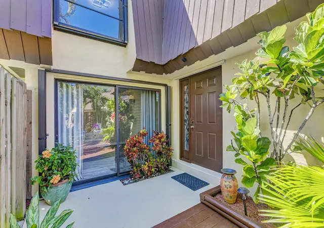 Homes for sale in Palm Beach Gardens, FL | 3530 E Gardens East Dr E #B, Palm Beach Gardens, FL 33410 | MLS# R11141289